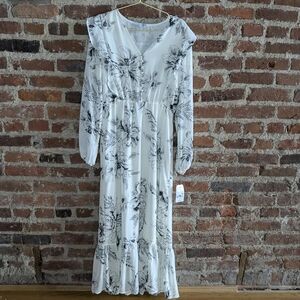 NWT Ophelia Roe. Medium Black & Off White Floral Flowy Feminine Lined Maxi Dress